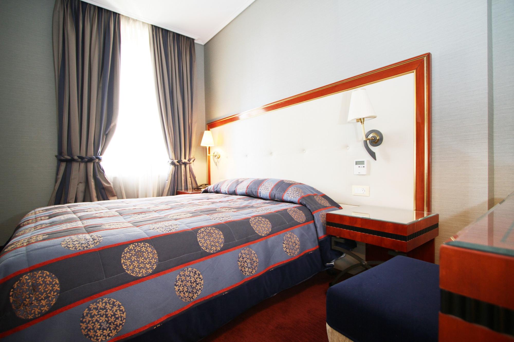 Piraeus Theoxenia Hotel Kültér fotó A room at the hotel