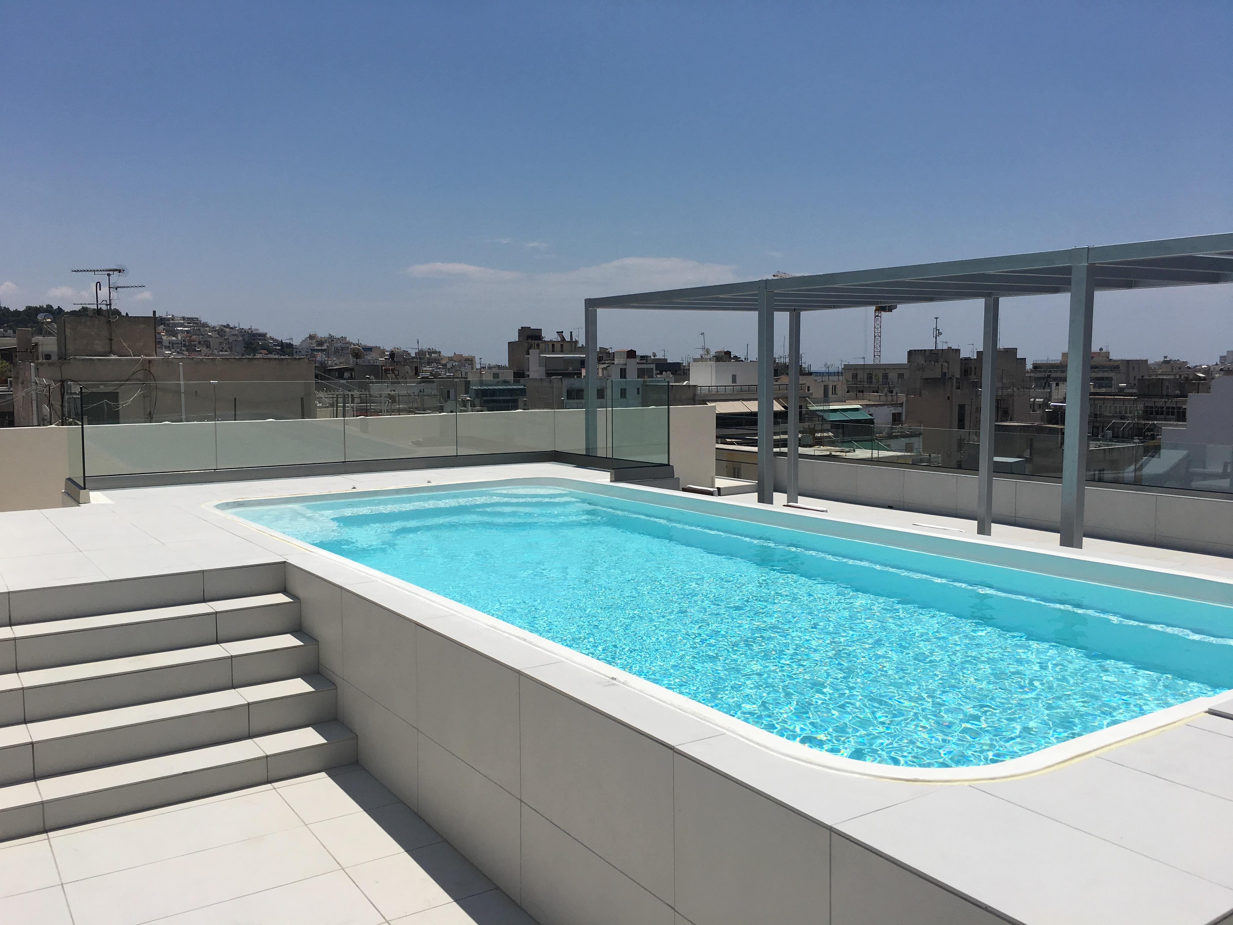 Piraeus Theoxenia Hotel Kültér fotó Rooftop pool in Madrid, Spain