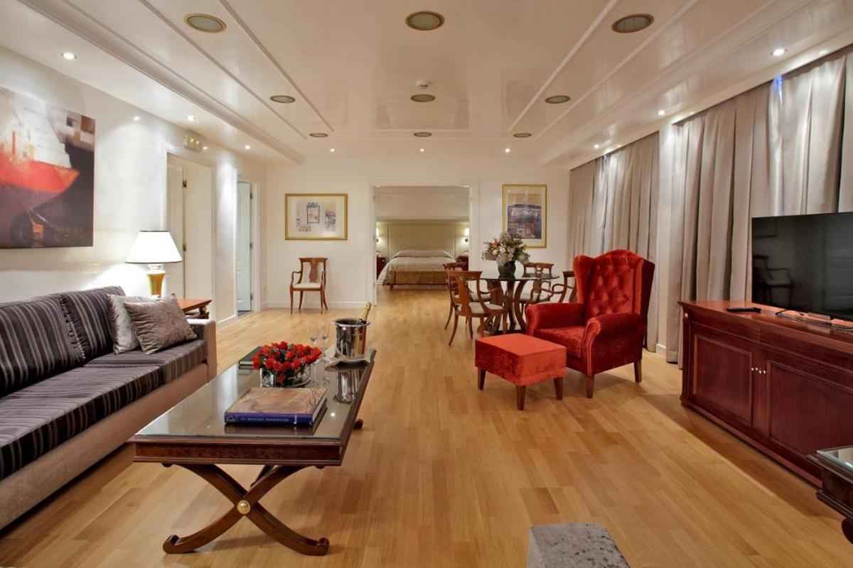 Piraeus Theoxenia Hotel Kültér fotó Suite at the Hotel
