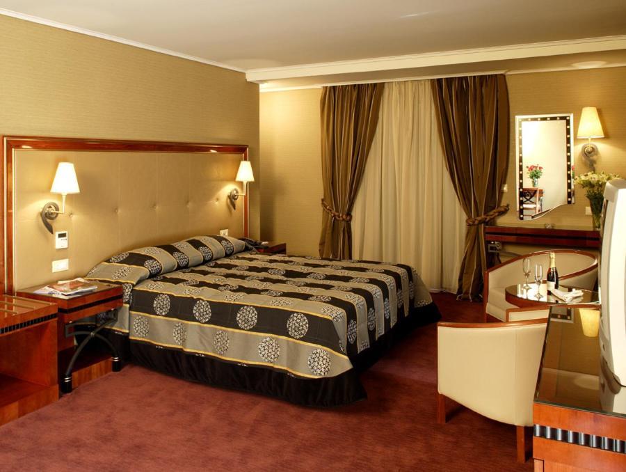 Piraeus Theoxenia Hotel Kültér fotó A room at the hotel