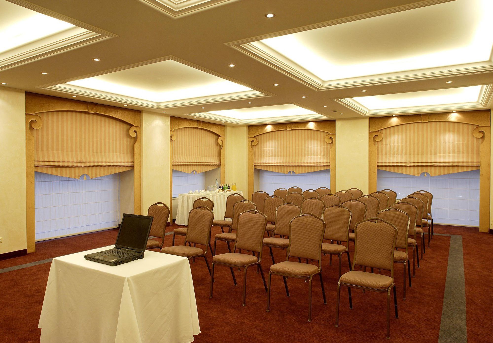 Piraeus Theoxenia Hotel Létesítmények fotó The hotel's conference room