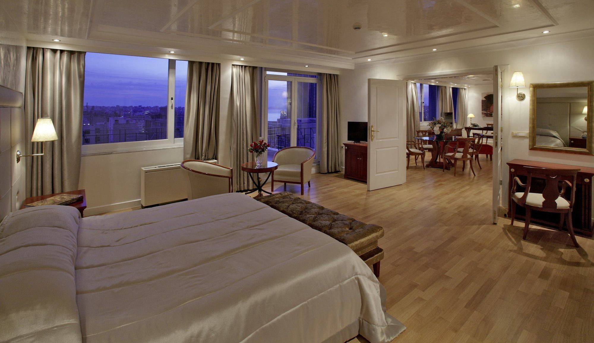 Piraeus Theoxenia Hotel Kültér fotó Suite at the Hotel