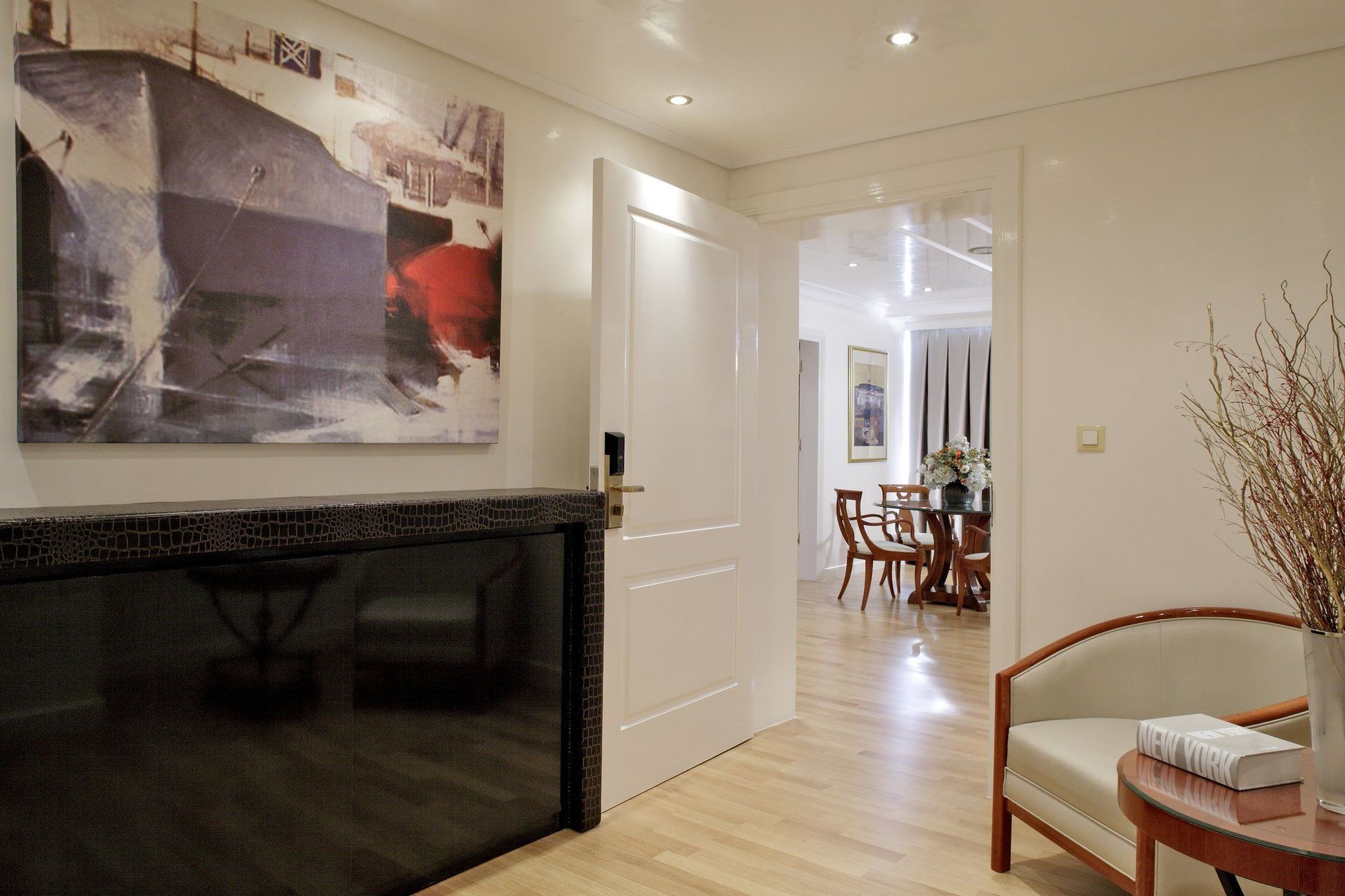 Piraeus Theoxenia Hotel Kültér fotó A typical apartment interior