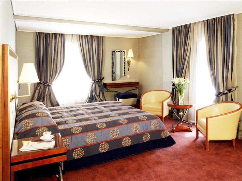 Piraeus Theoxenia Hotel Kültér fotó A room at the hotel