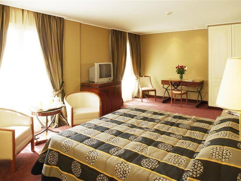 Piraeus Theoxenia Hotel Kültér fotó A room at the hotel