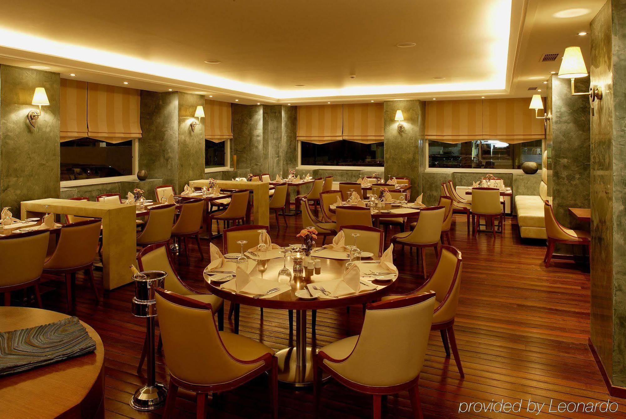 Piraeus Theoxenia Hotel Étterem fotó The interior of the restaurant
