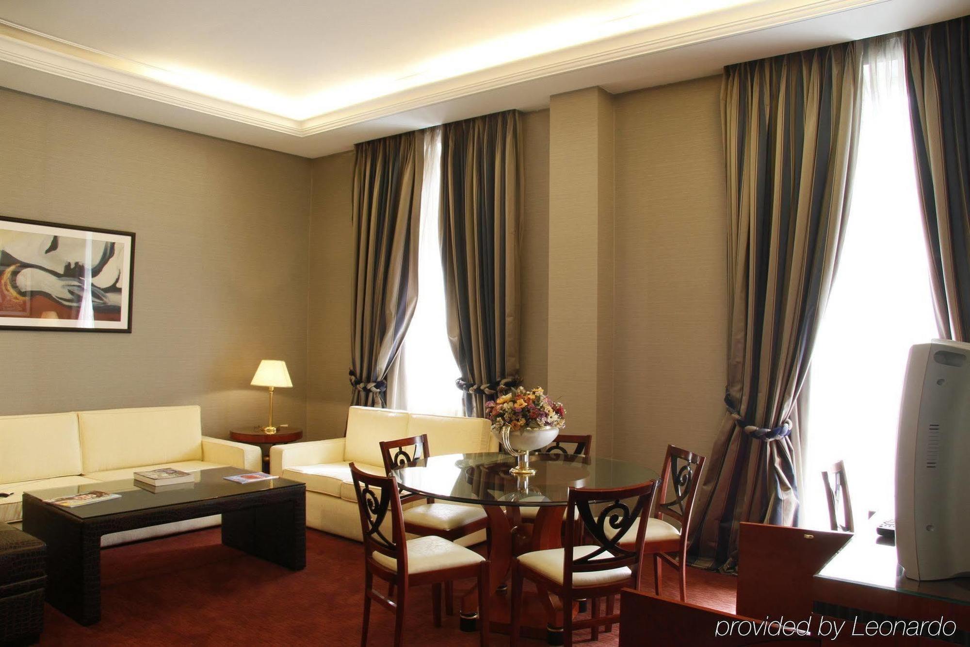 Piraeus Theoxenia Hotel Szoba fotó A suite at the hotel